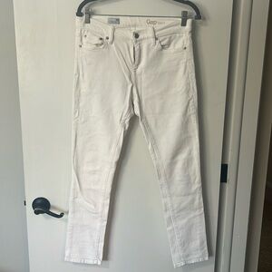 Gap Woman’s White Girlfriend Jean